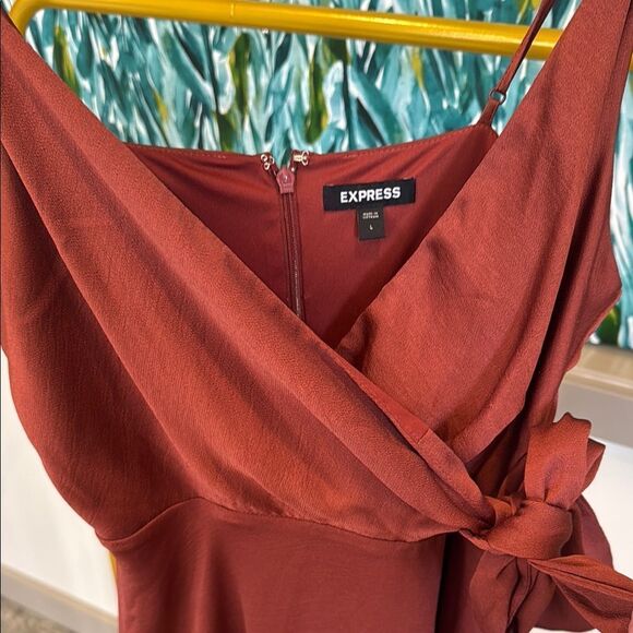 Elegant Burgundy Dress - Picture 5 of 5